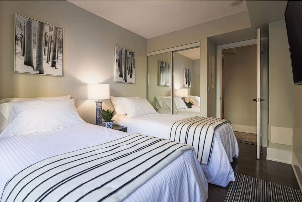 Life Suites Loft - CN Tower