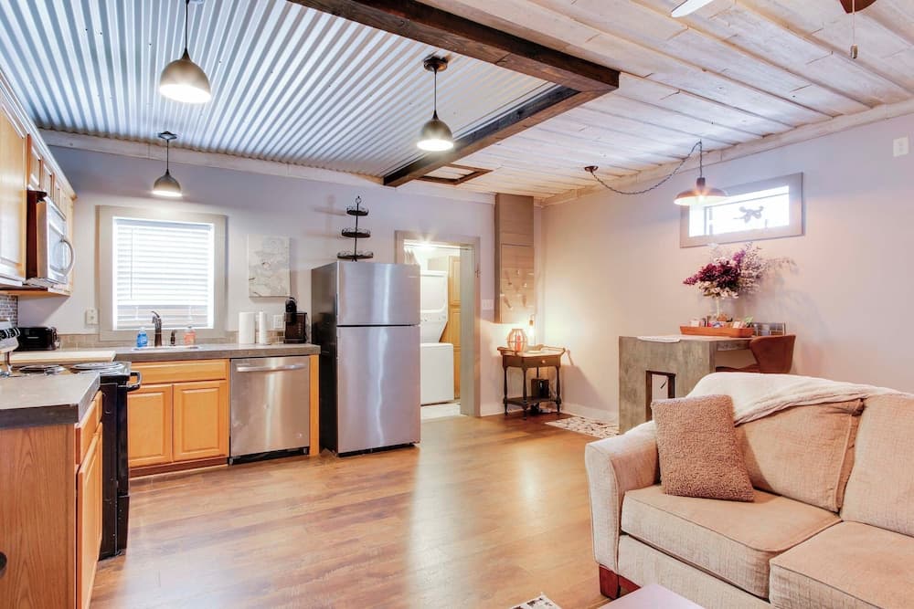 2 Mi to Self Regional MC: Updated Apartment