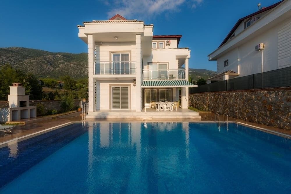 Four Seasons Villa 1