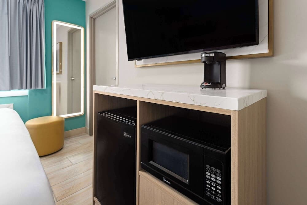 The Vibes Hotel, Trademark Collection by Wyndham