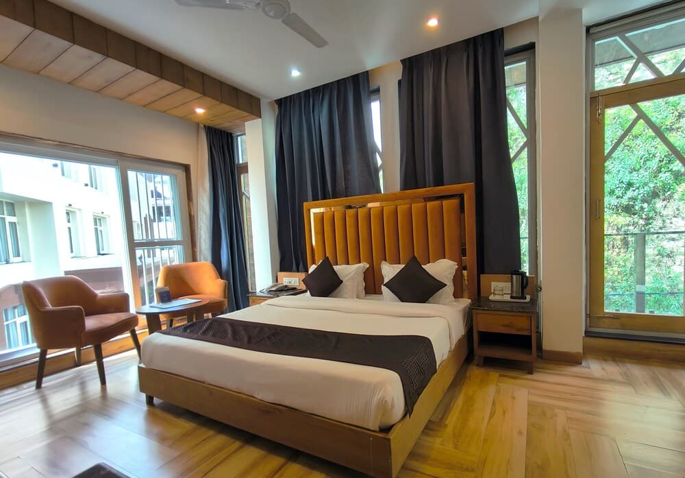 Luxury Inn by Stotrak Hotels