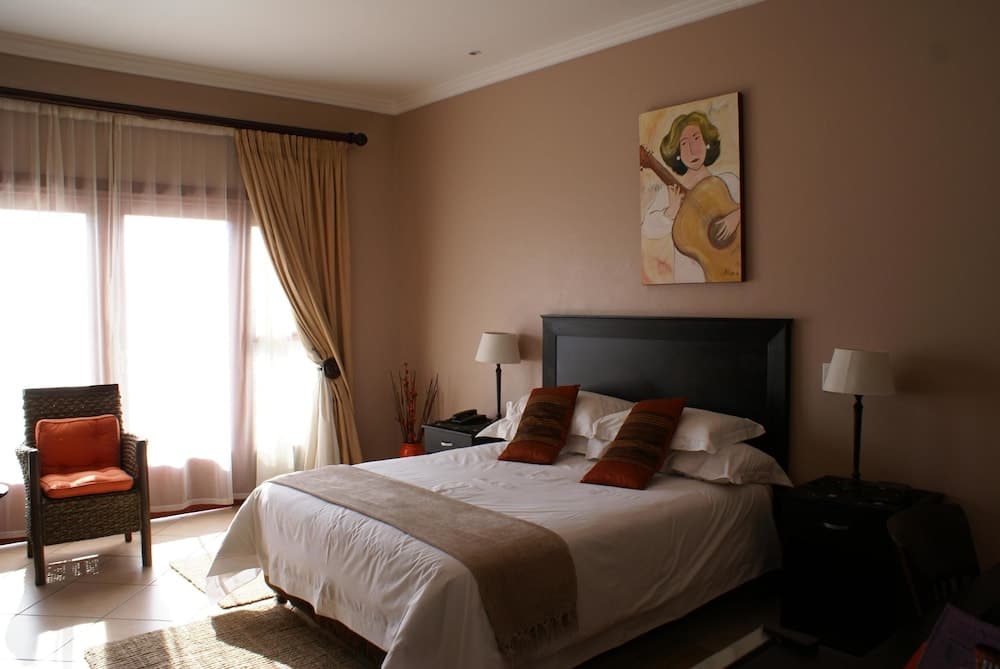 Attache Guest Lodge