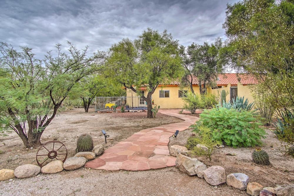 Charming Tucson Casita Near Hiking & Biking!