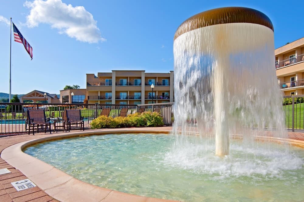 Holiday Inn Resort Lake George - Adirondack Area by IHG