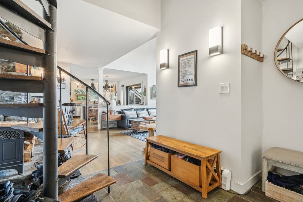 Serene Architect-designed Vermont Chalet 4 Bedroom Home