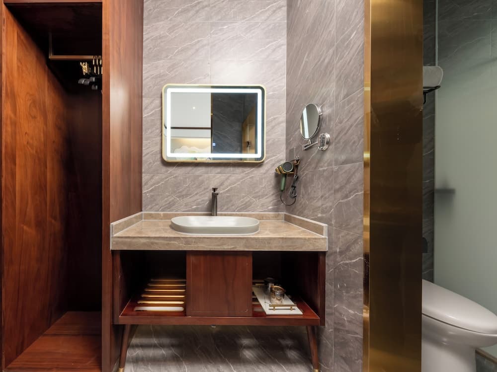 Nostalgia S Hotel(Chengdu  KuanZhai Alley & Renmin Park）