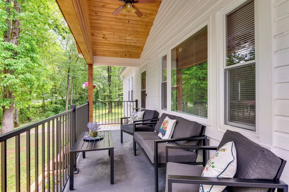 3 Mi to Dtwn & Holiday Events! Forest City Retreat