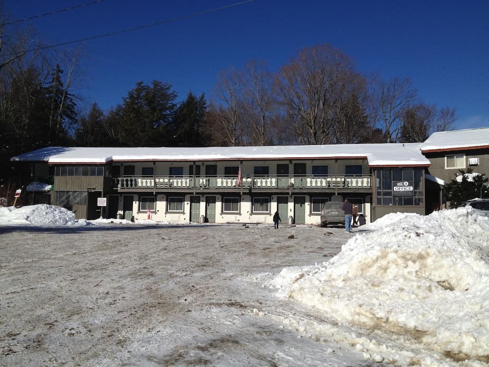 Happy Bear Motel