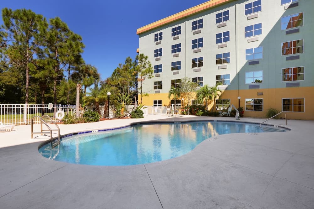 Allure Suites