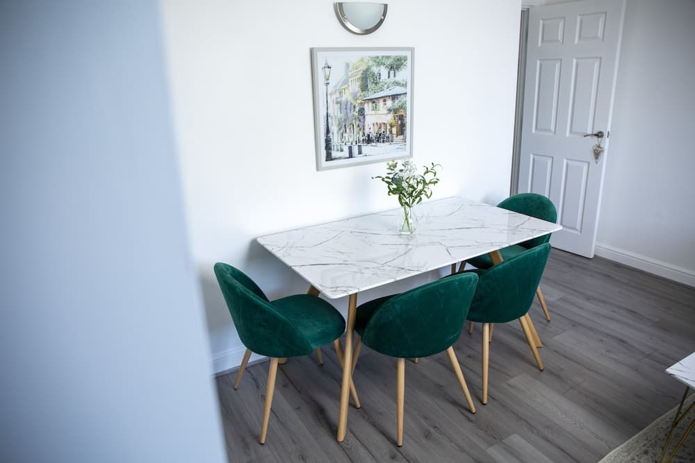 Modern Townhouse Apartment in Stratford Upon Avon With Wifi & Netflix