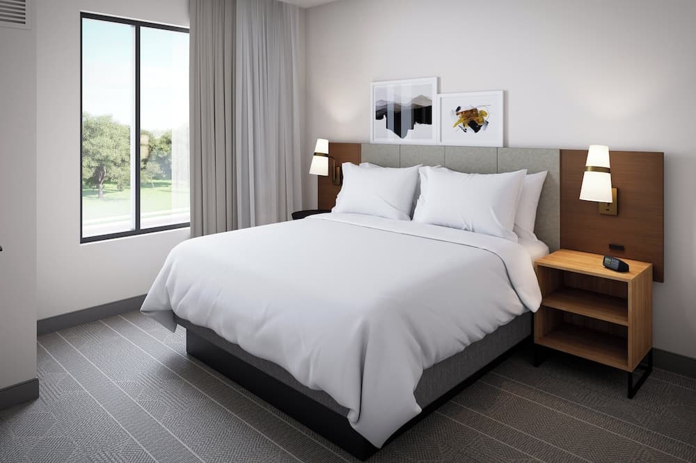 Staybridge Suites Montréal Airport - St-Laurent by IHG