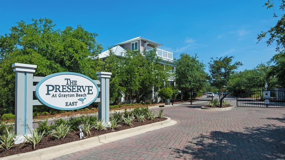 3br/2.5ba, Sleeps 8, Private Beach Access!