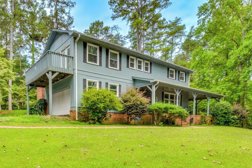 Spacious Home w/ Porch, 4 Mi to Downtown Clemson!