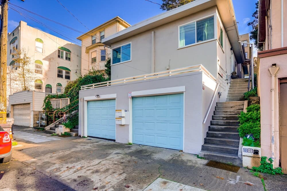 Oakland Apartment w/ Shared Hidden Backyard Oasis!