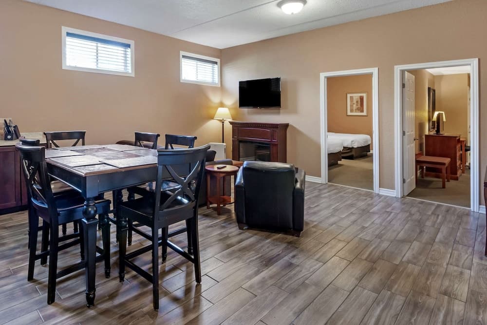 Comfort Inn & Suites Thousand Islands Harbour District