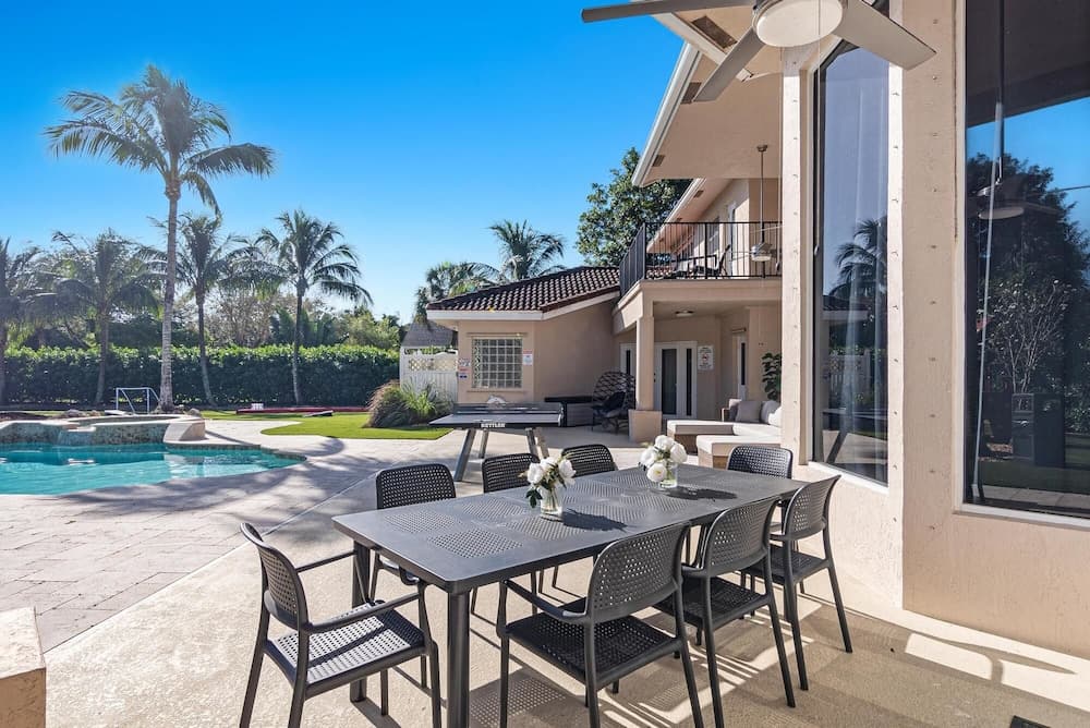 Luxurious 7-Bedroom Villa with Pool & Games