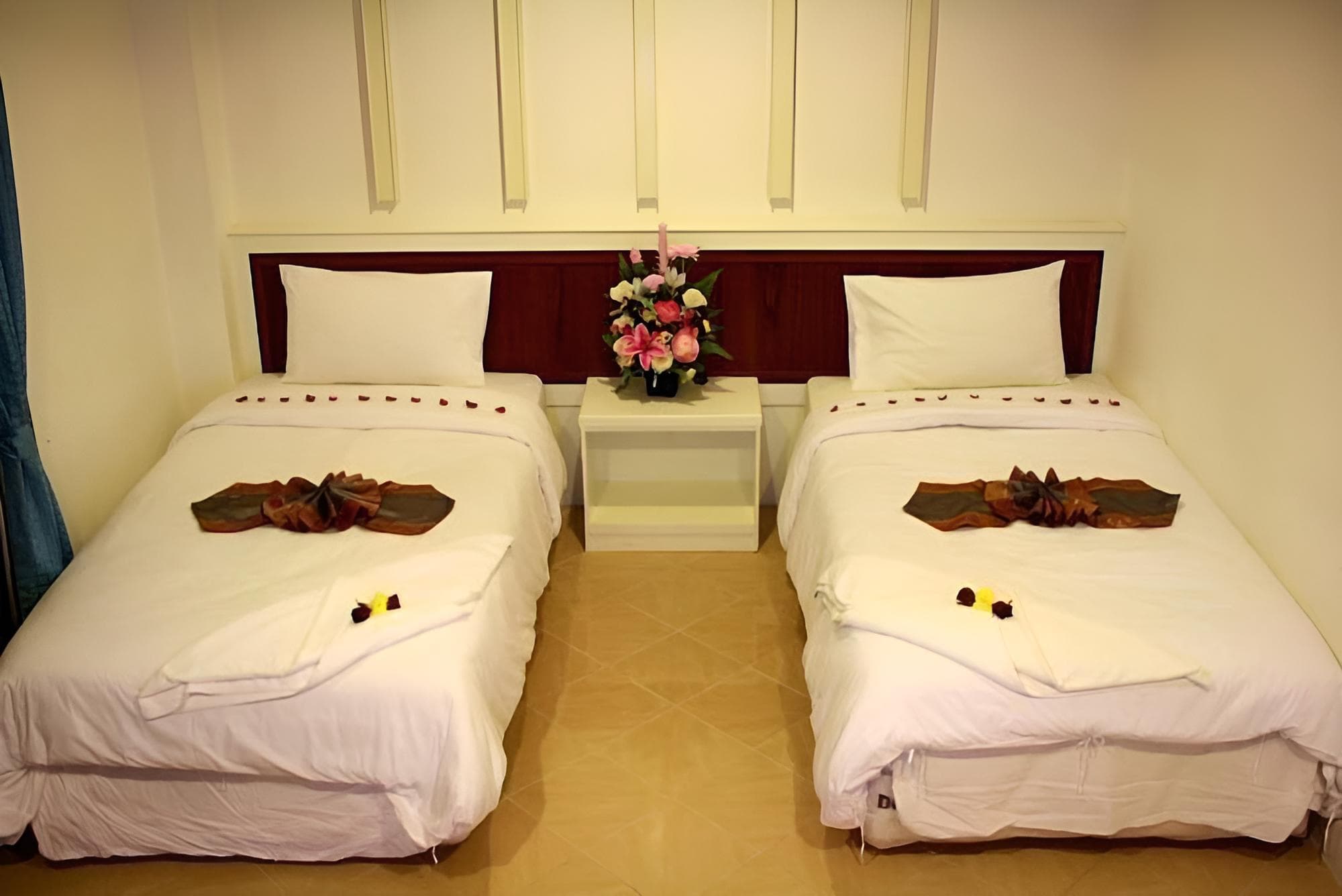 Triple Rund Place Hotel