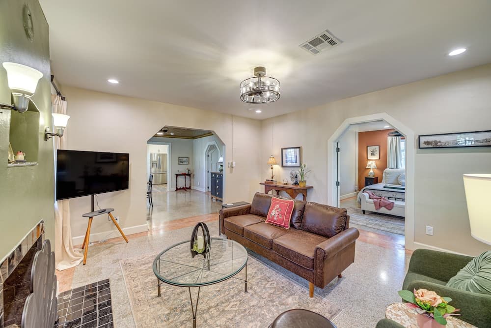< 9 Mi to Dtwn Tulsa: Lovely Home w/ Yard & Deck!