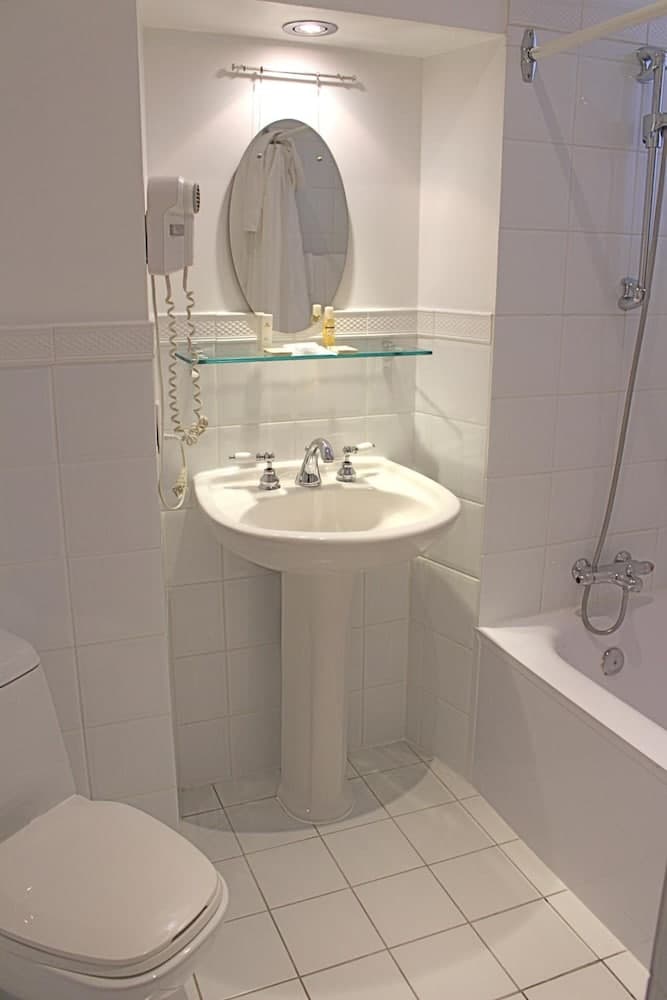 Hotel Charles-Alexandre - Par Aneyro