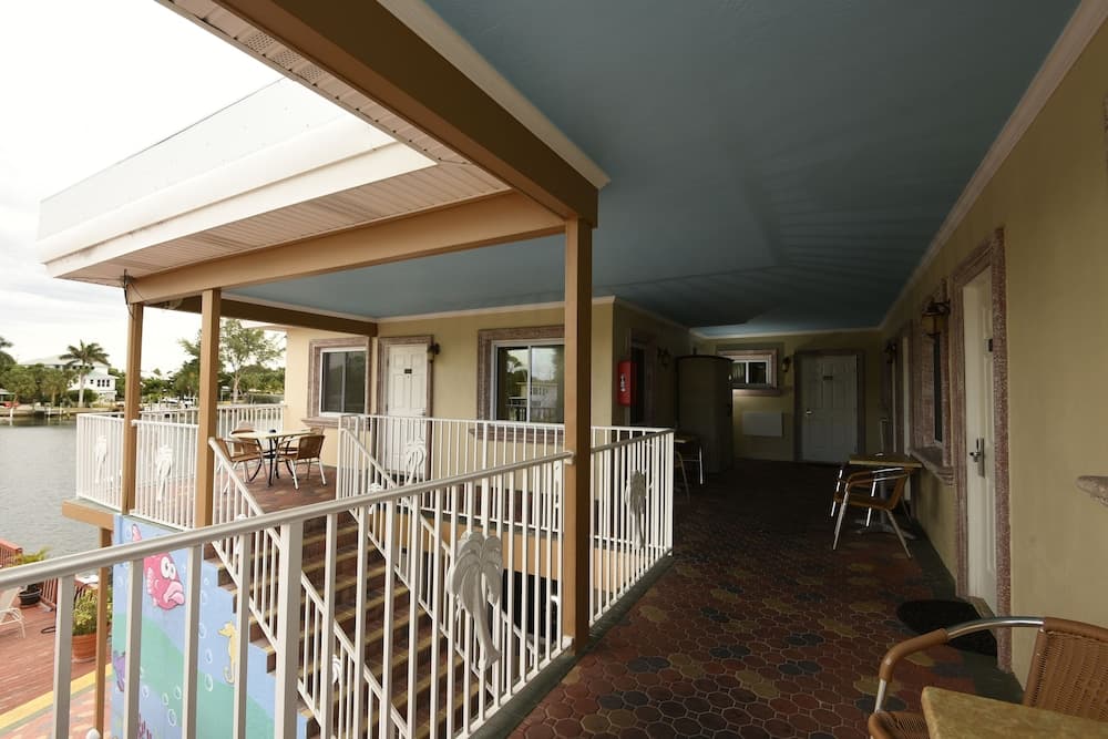 Bay Palms Waterfront Resort - Hotel and Marina