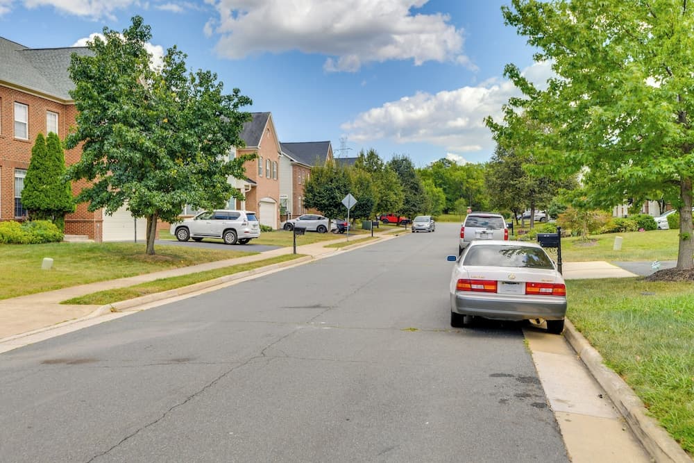 Pets Welcome! Cozy Family Apartment in Sterling