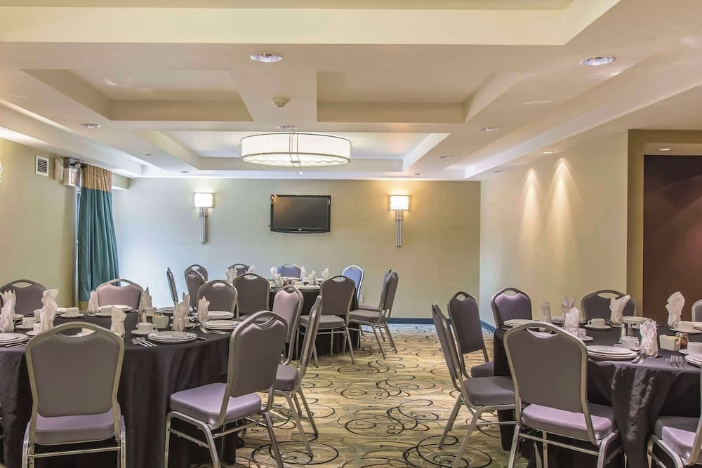 Quattro Hotel & Conf. Centre, an Ascend Collection Hotel