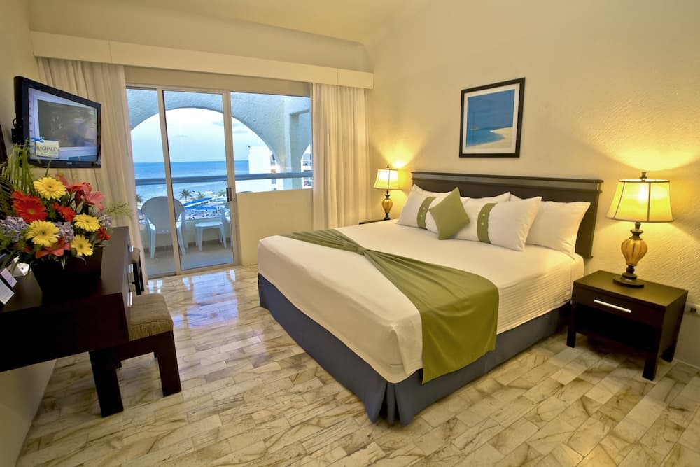 Aquamarina Beach Hotel