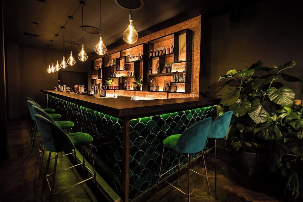 bar