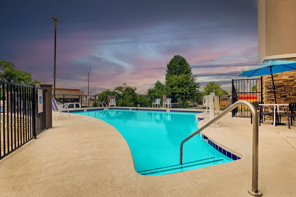 Holiday Inn Express W-I40/Whitebridge Road by IHG