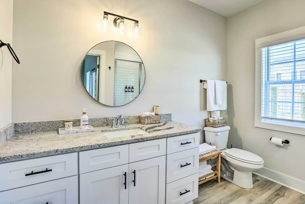 Opelika Townhome w/ Central A/C + Heating!