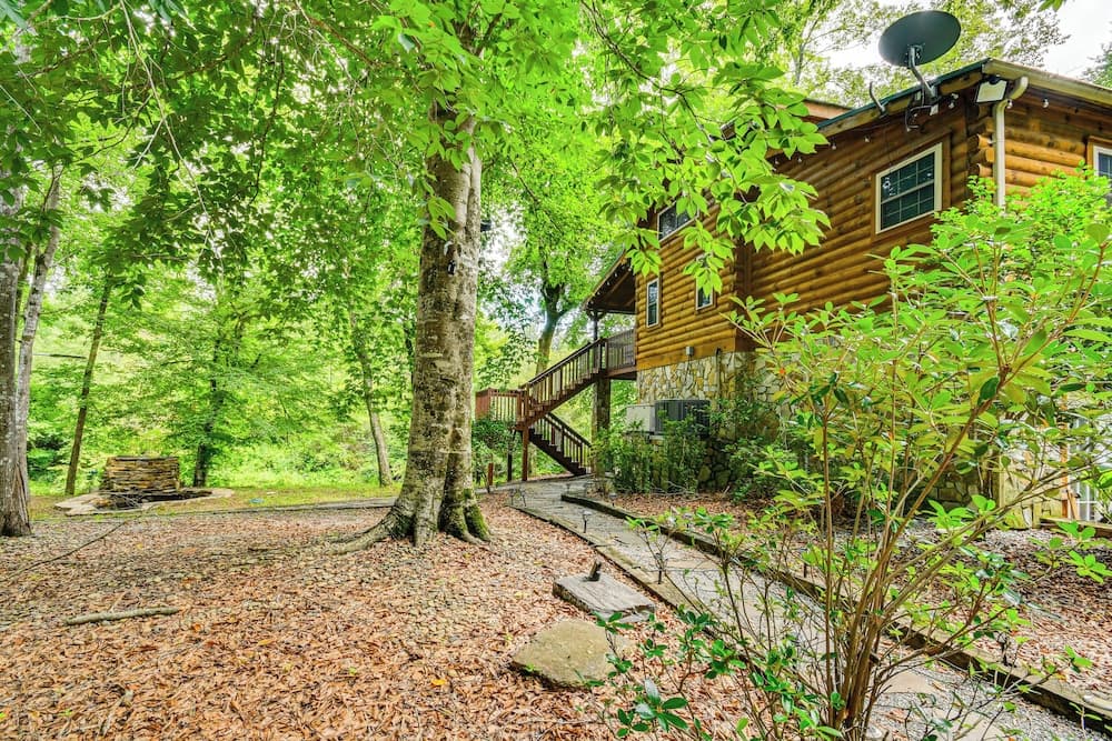 Riverfront Rutherfordton Retreat w/ Fire Pit!