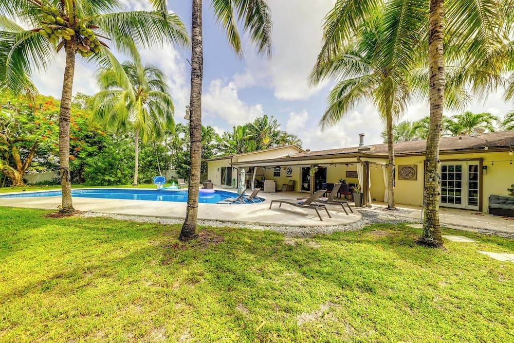 Fishing Dock & Canal Views: Fort Lauderdale Home!