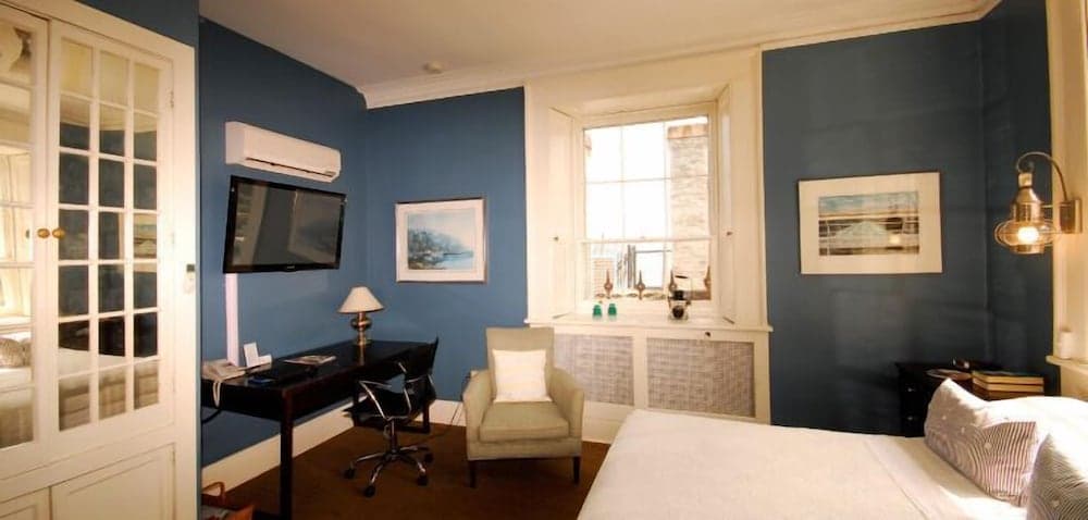 Frontenac Club Inn