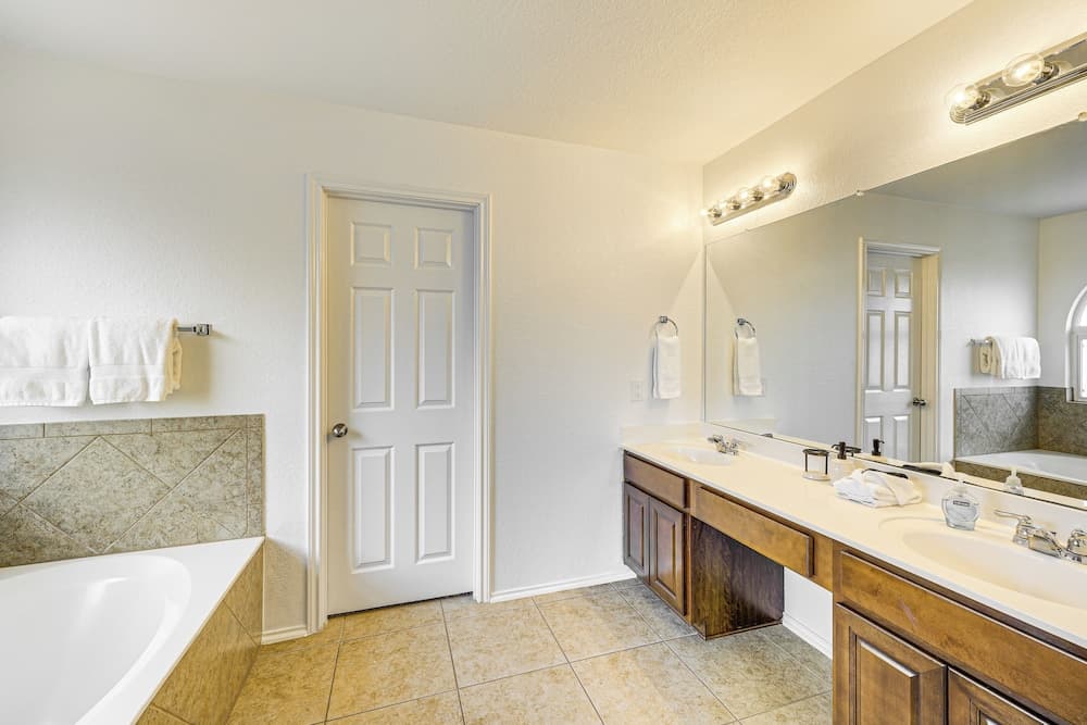 5 Mi to Randolph Afb: Spacious Cibolo Haven!