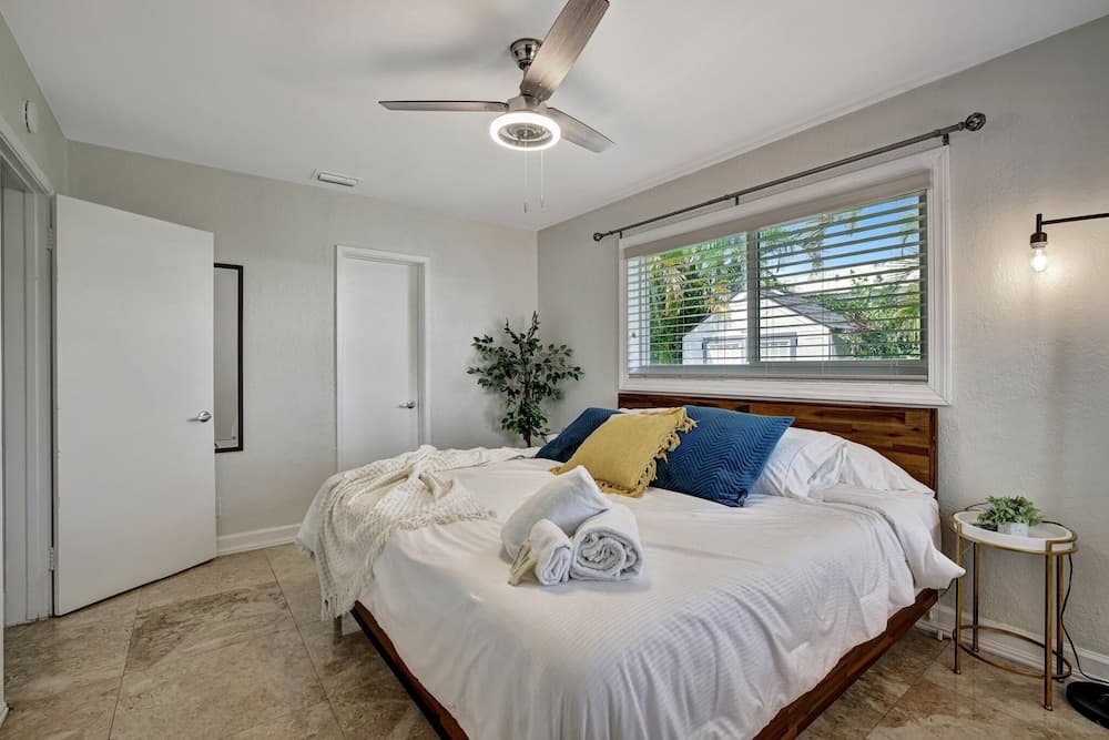 Beach Duplex 3br Manor with Heated Pool