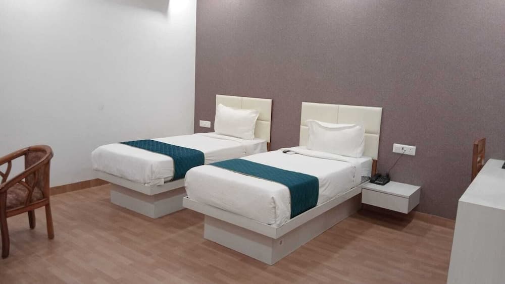 ADVANTAGE INN