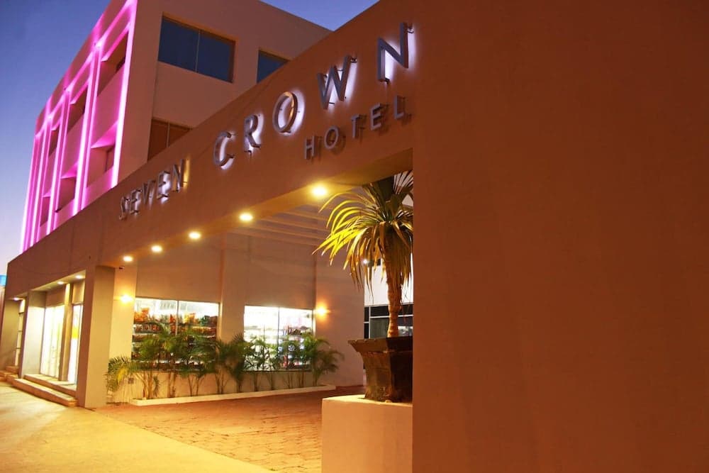 Seven Crown Express & Suites by Kavia