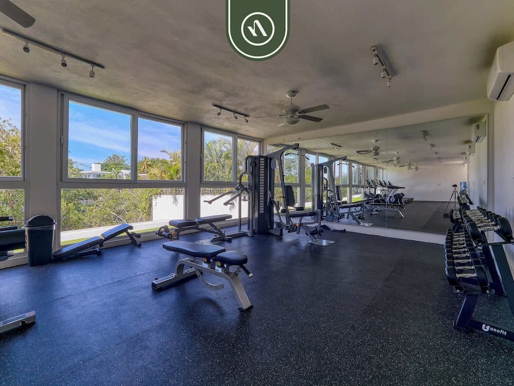 Brand New 1 BR Condo - Pool - Jacuzzi - Gym