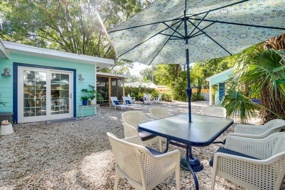 Dreamy Palm Harbor Cottage, Steps to Crystal Beach