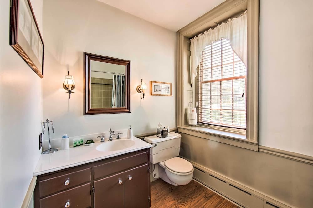 Beautiful Historic House In Amish Country