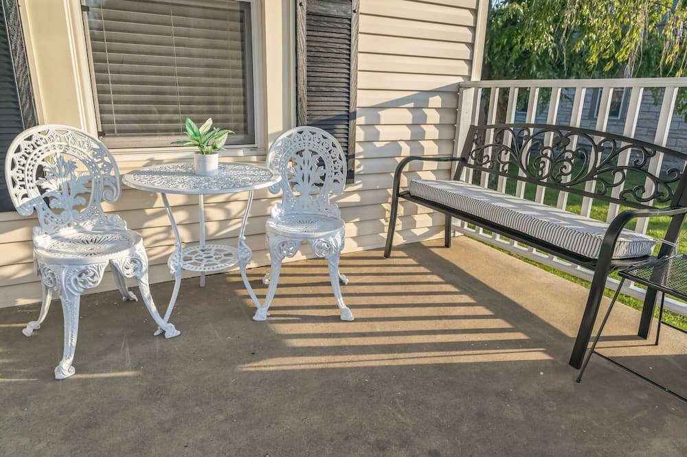 Charming 2br Hot Tub Getaway 2 Bedroom Home