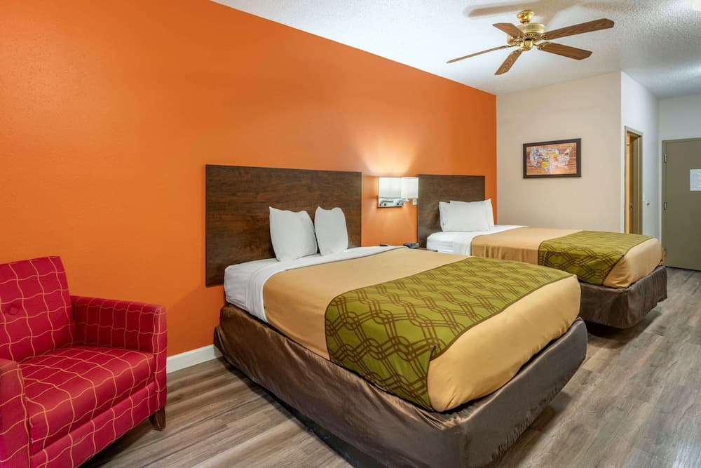 Econo Lodge Inn & Suites Granite City - St. Louis