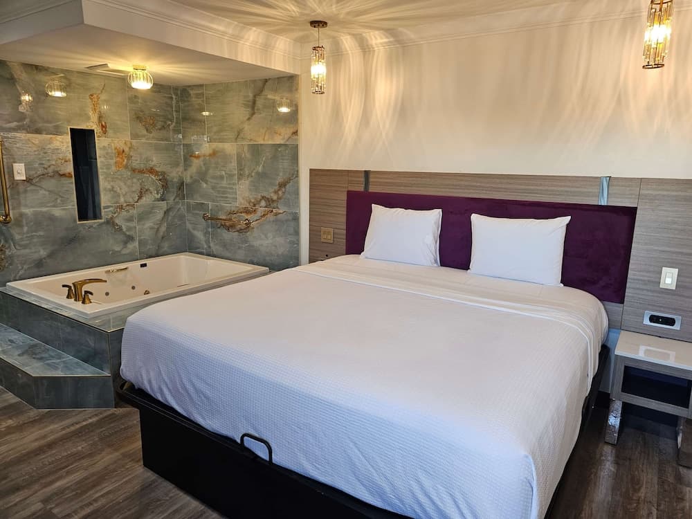 Travelodge by Wyndham Fullerton Near Anaheim