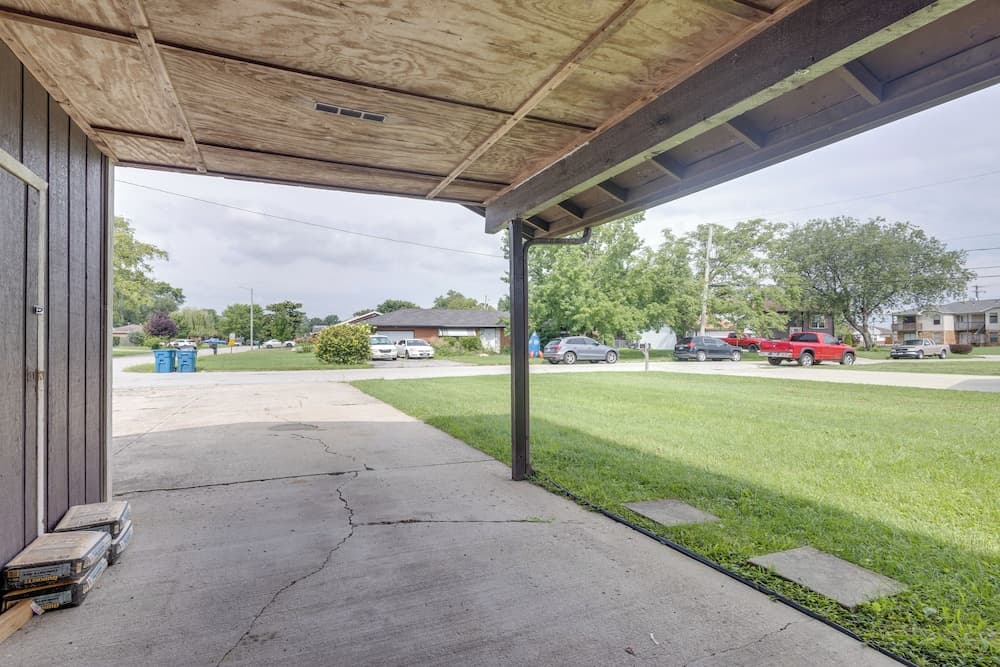 12 Mi to St Louis: Pet-friendly Metro East Home