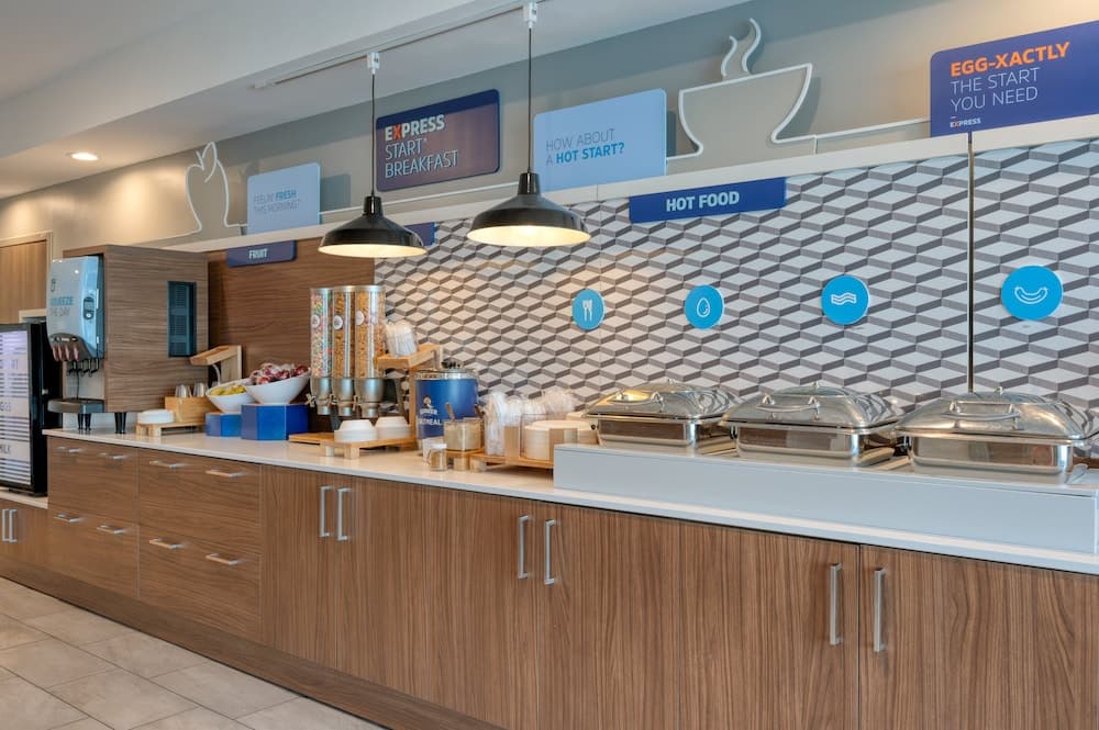 Holiday Inn Express Hotel & Suites Greenwood by IHG