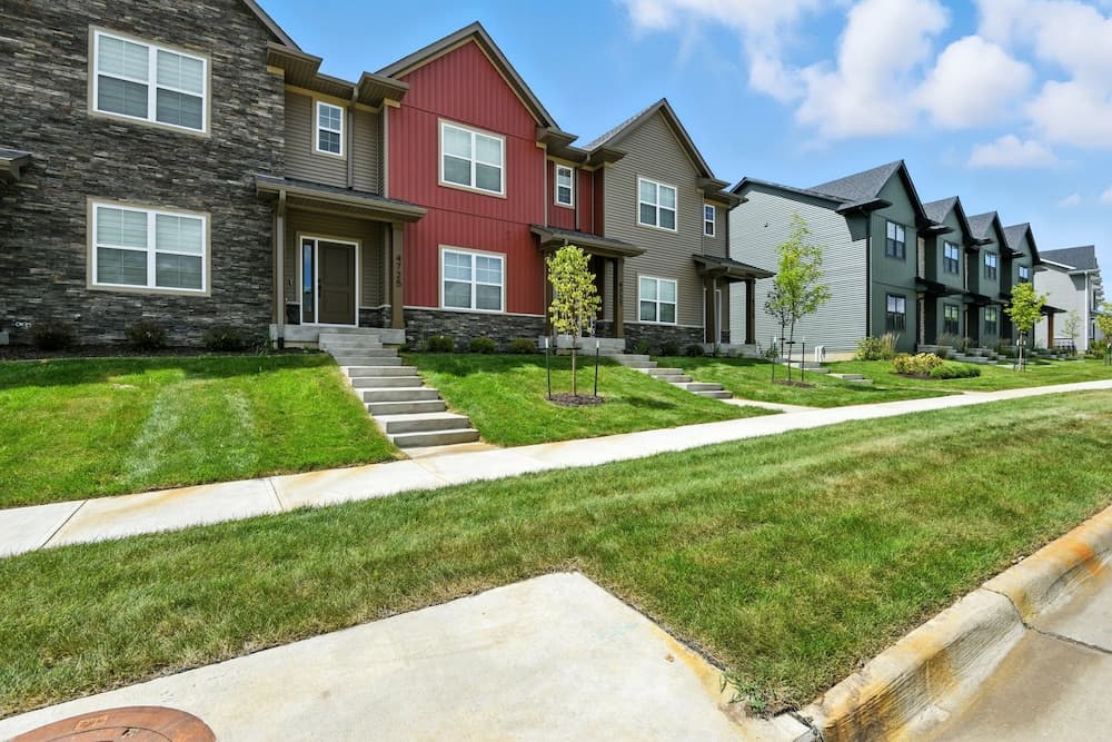 Modern Townhome Retreat In Prime Location 3 Bedroom Townhouse