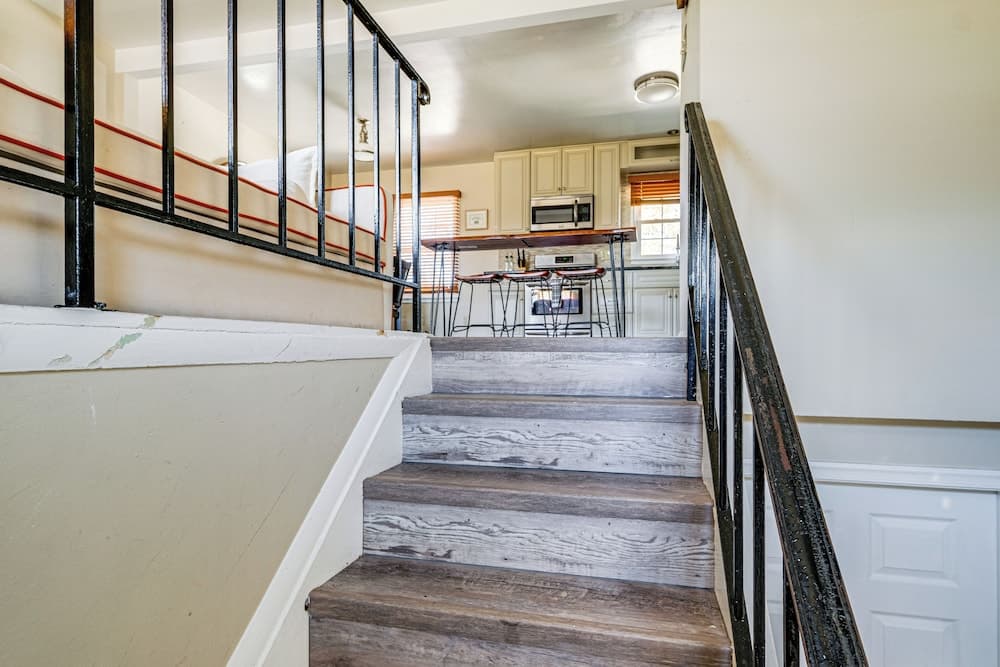 Commute to Alexandria & DC: Home w/ Shared Yard