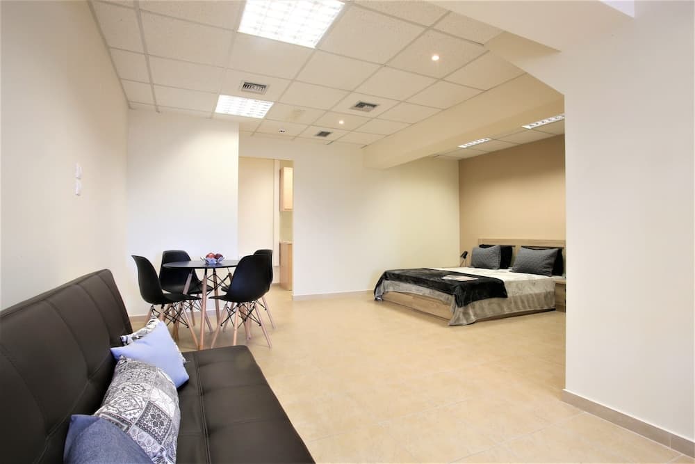 GK Airport Suites - Free Shuttle
