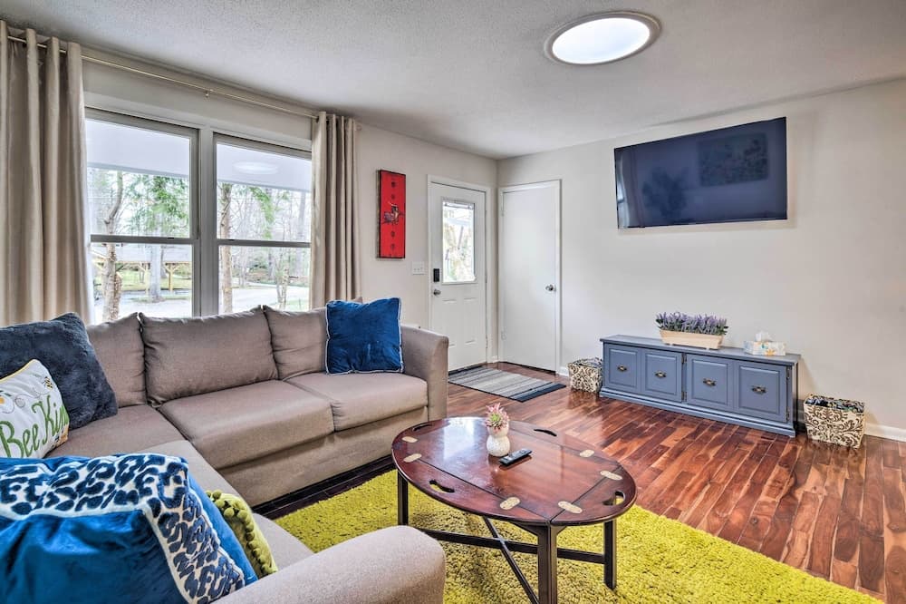 Laurel Park Home: 2 Mi to Downtown Hendersonville