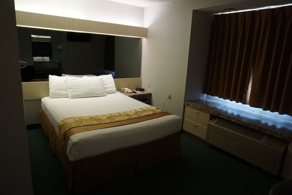 CenterWay Hotel Tonawanda